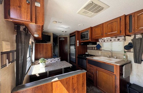Blind Bay Complejo | Beachside RV Rental in Blind Bay - right on Shuswap Lake