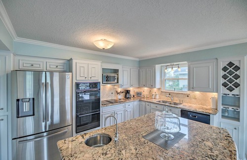 Barrett Casa | Waterfront San Jacinto River Home w/ Boat Slip!