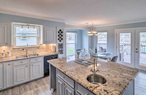 Barrett Casa | Waterfront San Jacinto River Home w/ Boat Slip!
