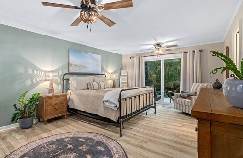 Homosassa Casa | Waterfront Screen Porch with kayaks to experience the peaceful Halls River!
