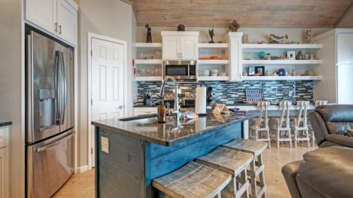 Flour Bluff Casa | Waterfront Shared Boat Dock Pool w Views Ariel’s Grotto by AvantStay