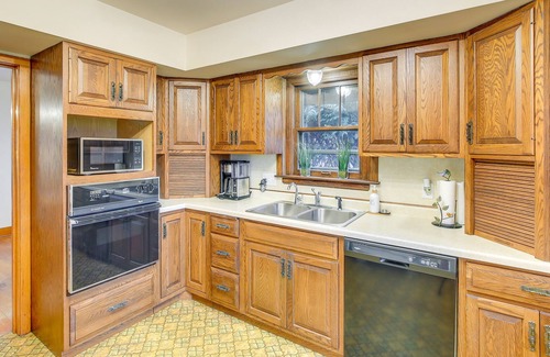 Shawano Casa | Waterfront Shawano Vacation Rental w/ Patio!