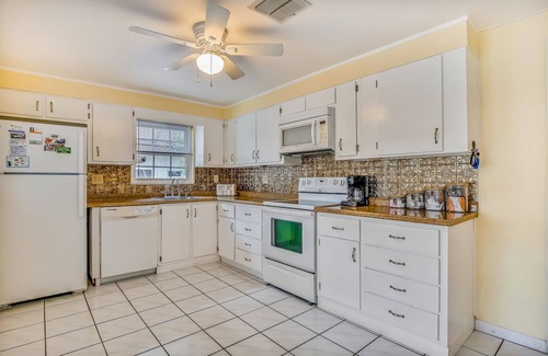 Big Coppitt Key Casa | Waterfront, Single-Story Home on a Canal w/ Dock, Kayaks, AC - 1 Small Dog OK
