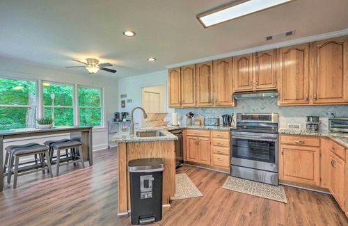 Lake Oconee Casa | Waterfront Sparta Home w/ Game Room & Fire Pit!