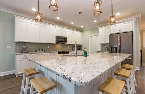 Ocean Isle Beach Casa | Frente al mar con muelle, carrito de golf gratuito ***, piscina, ascensor, ropa de cama, espectaculares puestas de sol