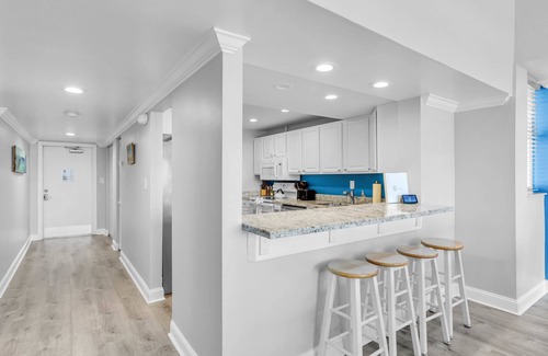 Meadows Condominio | Waterfront "St. Croix" Penthouse, Pool, Dock, Pet