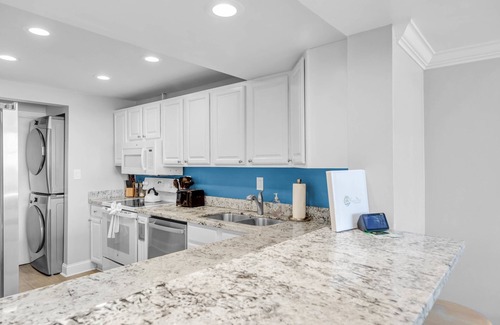 Meadows Condominio | Waterfront "St. Croix" Penthouse, Pool, Dock, Pet