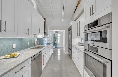 Birch Park Finger Streets Casa | Waterfront / Steps to Beach / Heated Pool / Casablanca Key / Residence