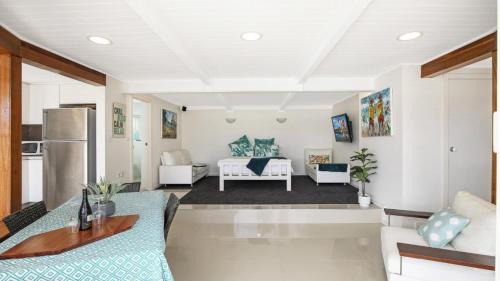 Blackwall Casa | 'Waterfront Studio' by HolidayCo