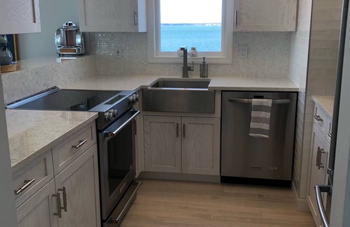 Westhampton Beach Casa | Waterfront Stunning Home! Offering MAJOR DISCOUNT for months March through June