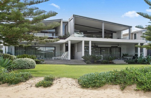 Booker Bay Casa | "Booker Seaside" is the sophisticated waterfront escape you've been looking for..