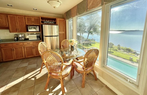 Valentia Casa | Waterfront Sunrise bungalow w/Swimming Pool