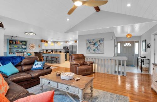Sunrise Beach Casa | Waterfront Sunrise Beach Rental with Private Dock