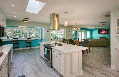 Doctors Inlet Casa | Waterfront sunrises. Great for yoga, meditation, kayaks, fishing or just peace.