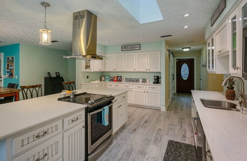 Doctors Inlet Casa | Waterfront sunrises. Great for yoga, meditation, kayaks, fishing or just peace.
