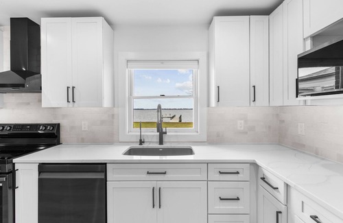 Chester Casa | Waterfront Sunset Bayview: sleeps 6