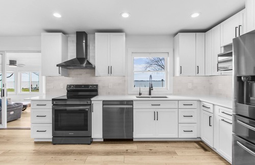 Chester Casa | Waterfront Sunset Bayview: sleeps 6