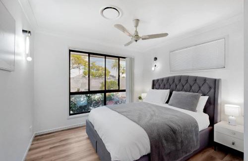 Newport Casa | Waterfront Sunset Pontoon Fish & Crab Ready