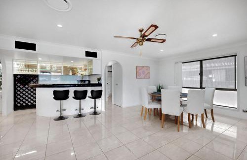 Newport Casa | Waterfront Sunset Pontoon Fish & Crab Ready