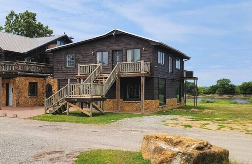 St. Joseph Cabina | Waterfront Sunset Cabin w/ Patio & Firepit- 2 bdrm