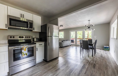 Dublin Cabina | Waterfront/Sunset Views/Amazing Dock on Claytor! 3BS6