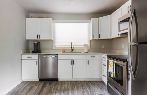 Dublin Cabina | Waterfront/Sunset Views/Amazing Dock on Claytor! 3BS6