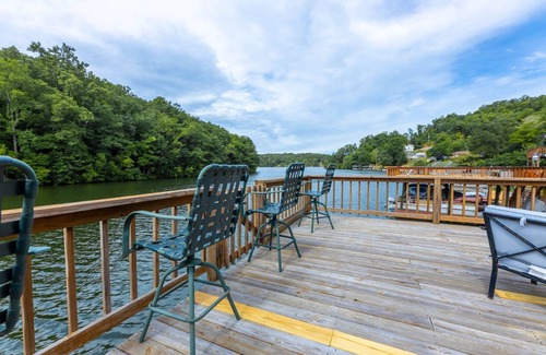 Dublin Cabina | Waterfront/Sunset Views/Amazing Dock on Claytor! 3BS6