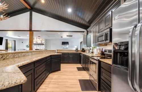 Brookeland Casa | Waterfront @ Tiger Creek Retreat Sleeps 16