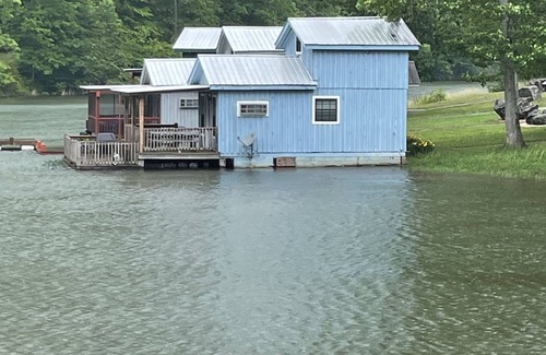 Rising Fawn Cabina | Waterfront Tiny Fishing Cabin -30 minutes from Chattanooga