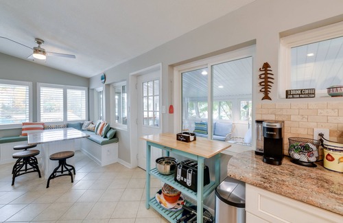 Topping Casa | Waterfront Topping Vacation Home w/ Boat Dock!