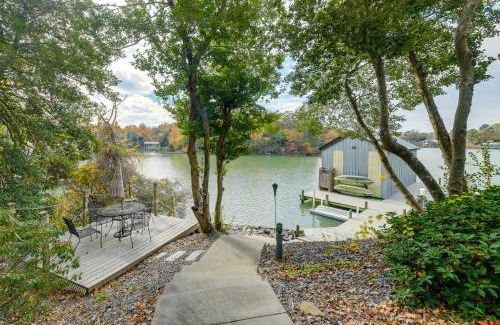 Topping Casa | Waterfront Topping Vacation Home with Boat Dock!