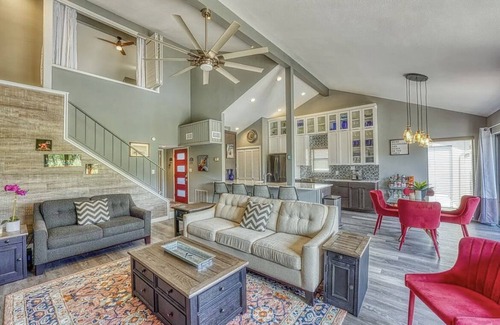 Horseshoe Bay Casa | Waterfront townhome on Lake LBJ in Horseshoe Bay w/ day docking.