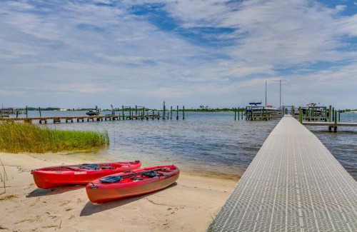 Mary Esther Casa | Waterfront Townhome about 10 Mi to Navarre Beach!