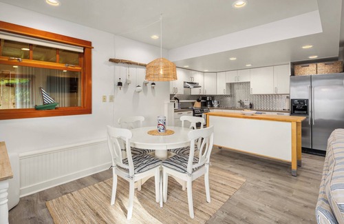 Bainbridge Island Cabaña | Waterfront Tranquility on Crystal Springs