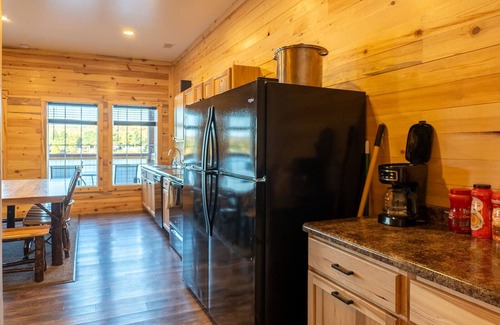Houghton Cabina | Waterfront Trailside Cabin 23B