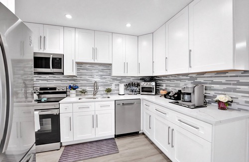 Golfview Harbor Casa | Waterfront Tropic Oasis: Heated Pool, Pergola, Canal, Dock, Air Hockey!