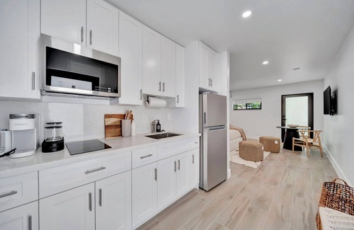Coral Ridge Apartamento | Waterfront Unit #5 20 Min Walk to Beach, Shops and Restaurants
