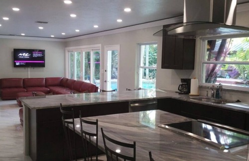 Riverside Heights Casa | Waterfront Urban Paradise w/heated pool and hot tub, in the center of Tampa