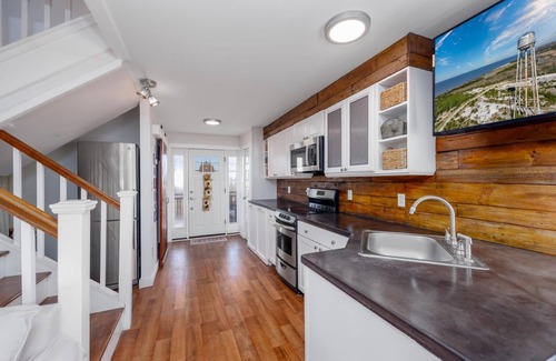 Cape May Casa | WATERFRONT 2 bedroom 1.5 bath Pet Friendly Cottage sleeps 6