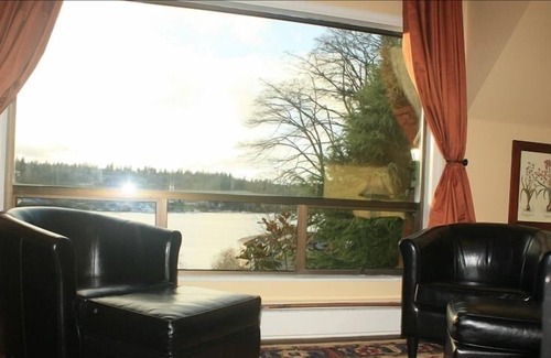 West Bellevue Cabaña | Waterfront View Cottage w / Lake WA Acceso de agua — Clasificación de 5 estrellas - Privado, sereno