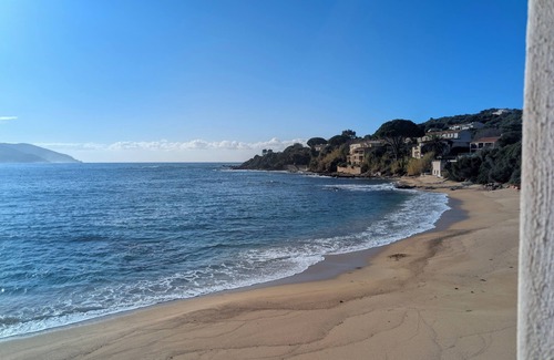 Tiuccia Apartamento | WATERFRONT VIEW OF THE SEA, LARGE STUDIO ON BEACH US KITCHEN, TO 4 PEOPLE