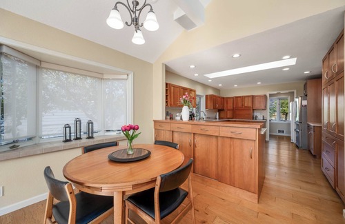 La Conner Casa | Waterfront View Retreat on Swinomish Channel – 2BR + Den - 30 Day Stay Min