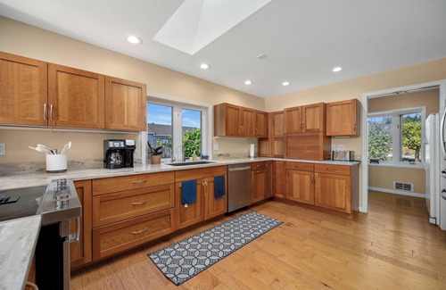 La Conner Casa | Waterfront View Retreat on Swinomish Channel – 2BR + Den - 30 Day Stay Min