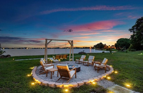 Palm Beach - West Palm Beach Casa | Waterfront Villa w/ Pool Game Room