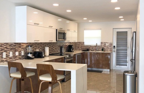 Jolly Harbour Chalet De Esquí | Waterfront Villa 230A, South Finger