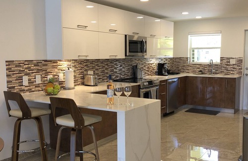 Jolly Harbour Chalet De Esquí | Waterfront Villa 230A, South Finger
