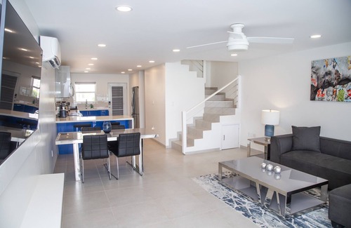 Jolly Harbour Chalet De Esquí | Waterfront Villa 232D South Finger, Jolly Harbour