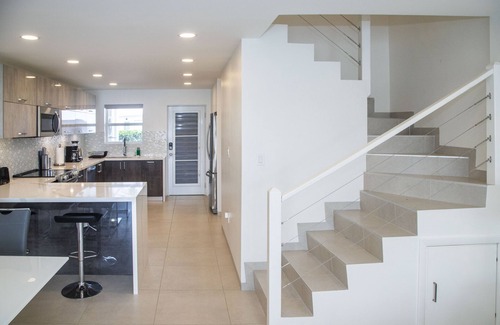Jolly Harbour Chalet De Esquí | Waterfront Villa 232C South Finger, Jolly Harbour