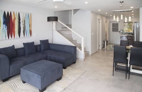 Jolly Harbour Chalet De Esquí | Waterfront Villa 246C, Jolly Harbour