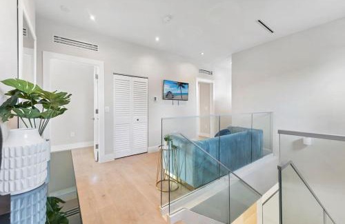 South Lake Casa | Waterfront Villa in Hollywood! Heated Pool and Game room
